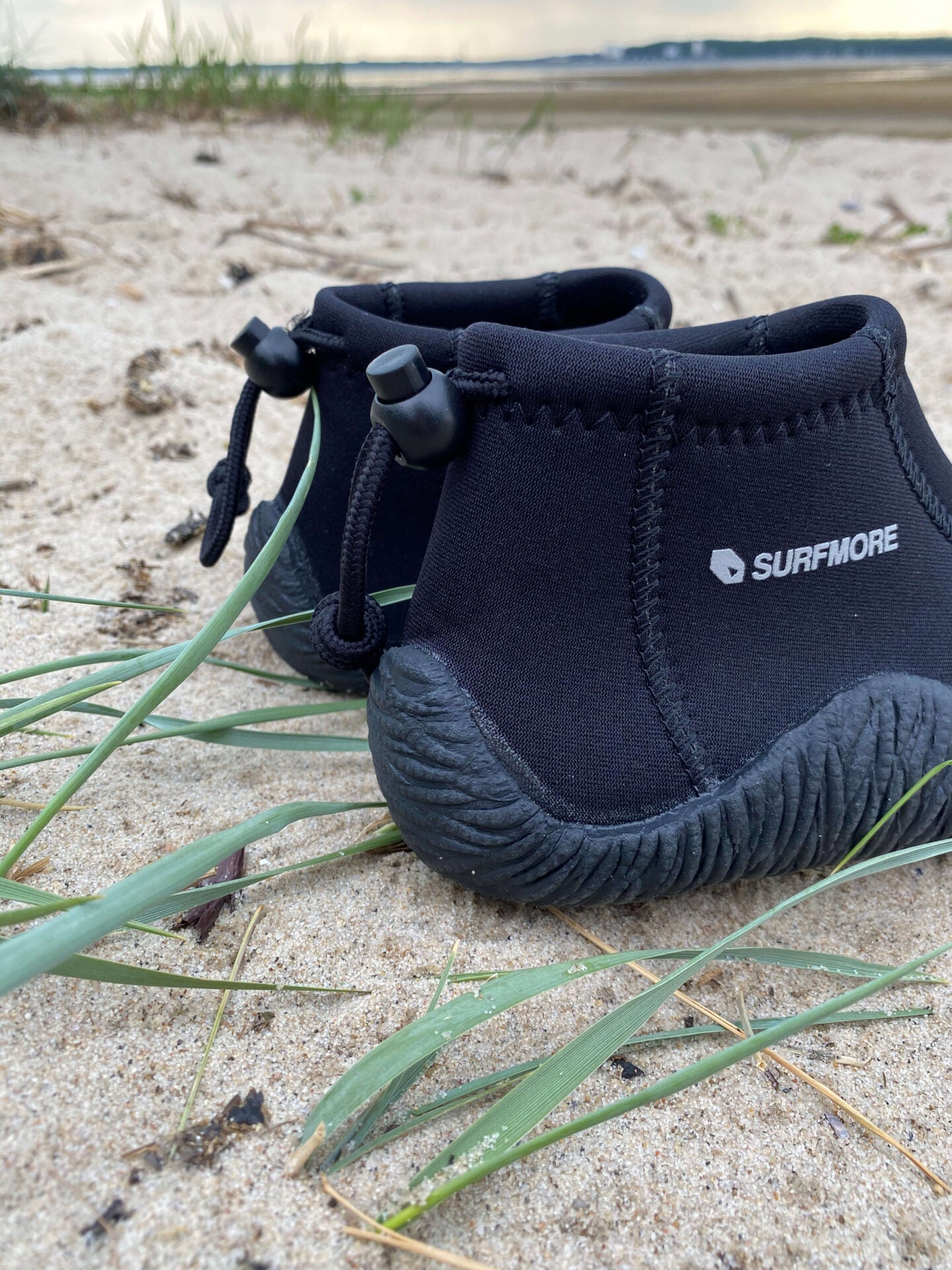 surfmore-neopren-sko-3-mm-paa-sand-01