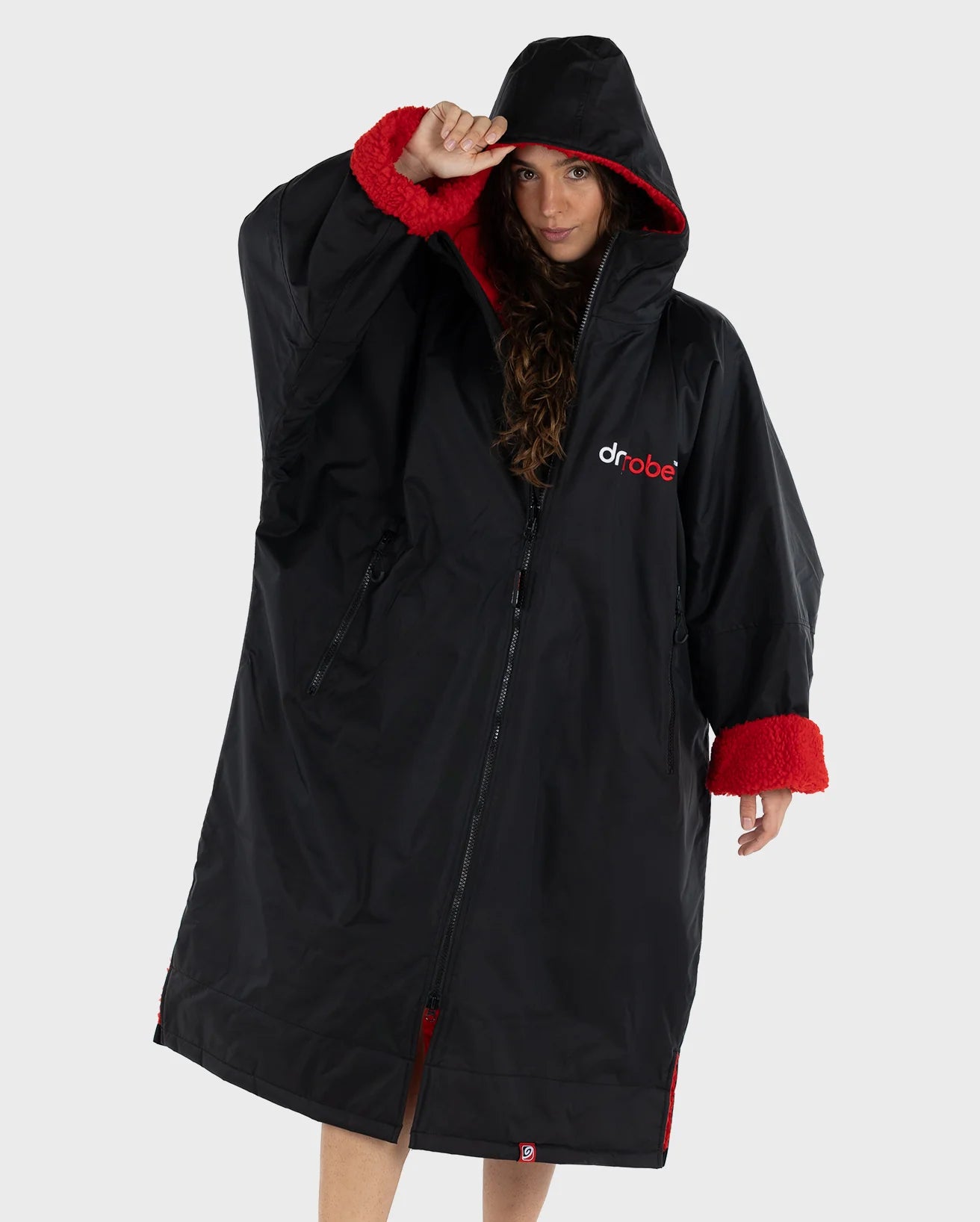 dryrobe-vinterbade-jakke-sort-roed-dame