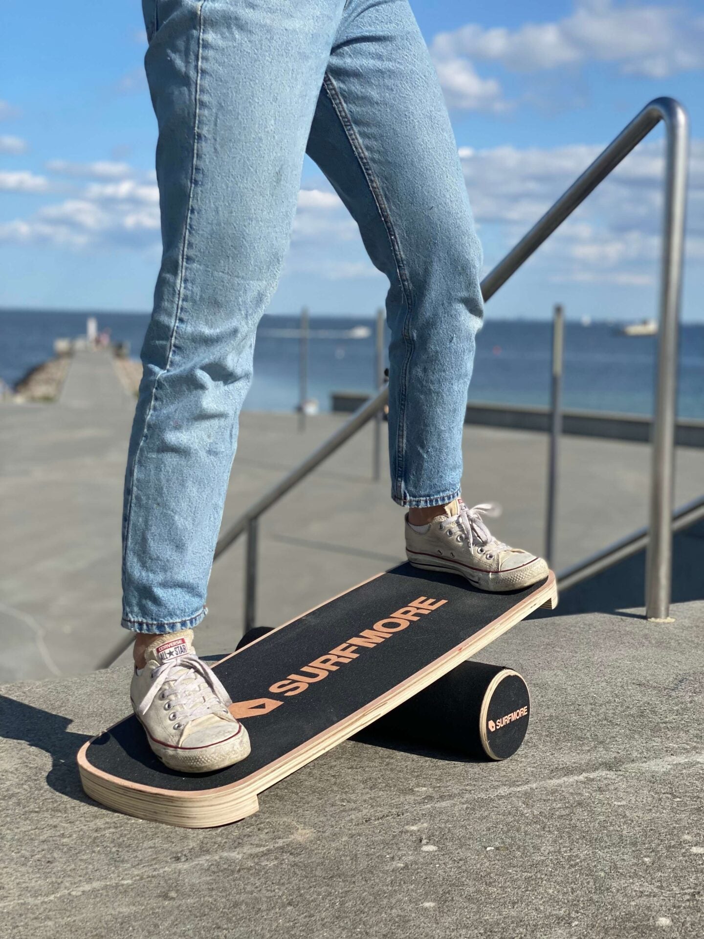 surfmore-balanceboard-caroline-close-up