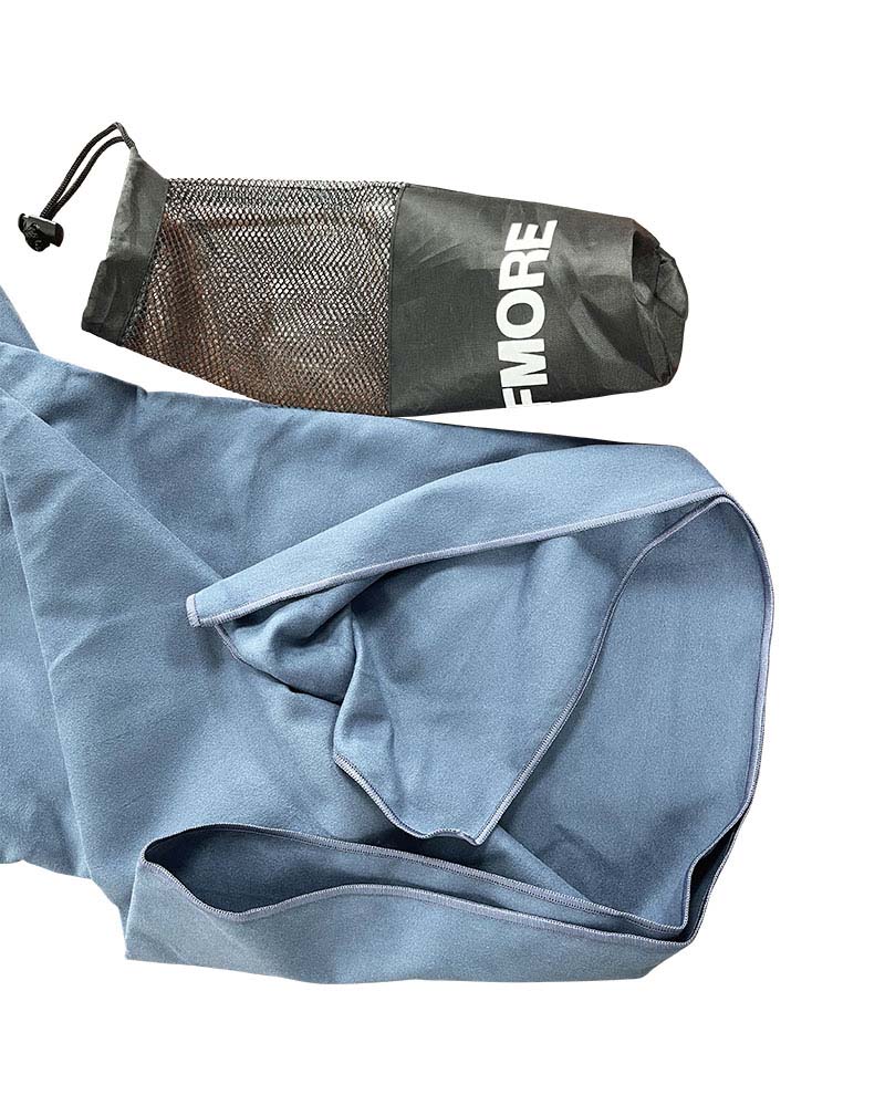 surfmore-microfiber-haandklaede-med-pose