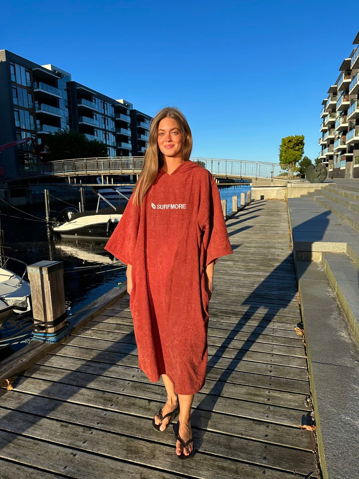 surfmore-badeponcho-brick-kvinde-02