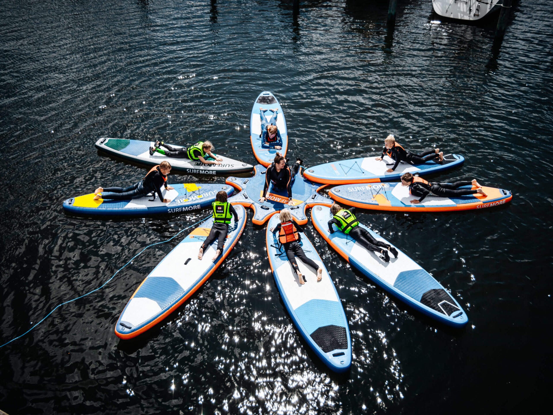 surfmore-sup-yoga-platform-mennesker