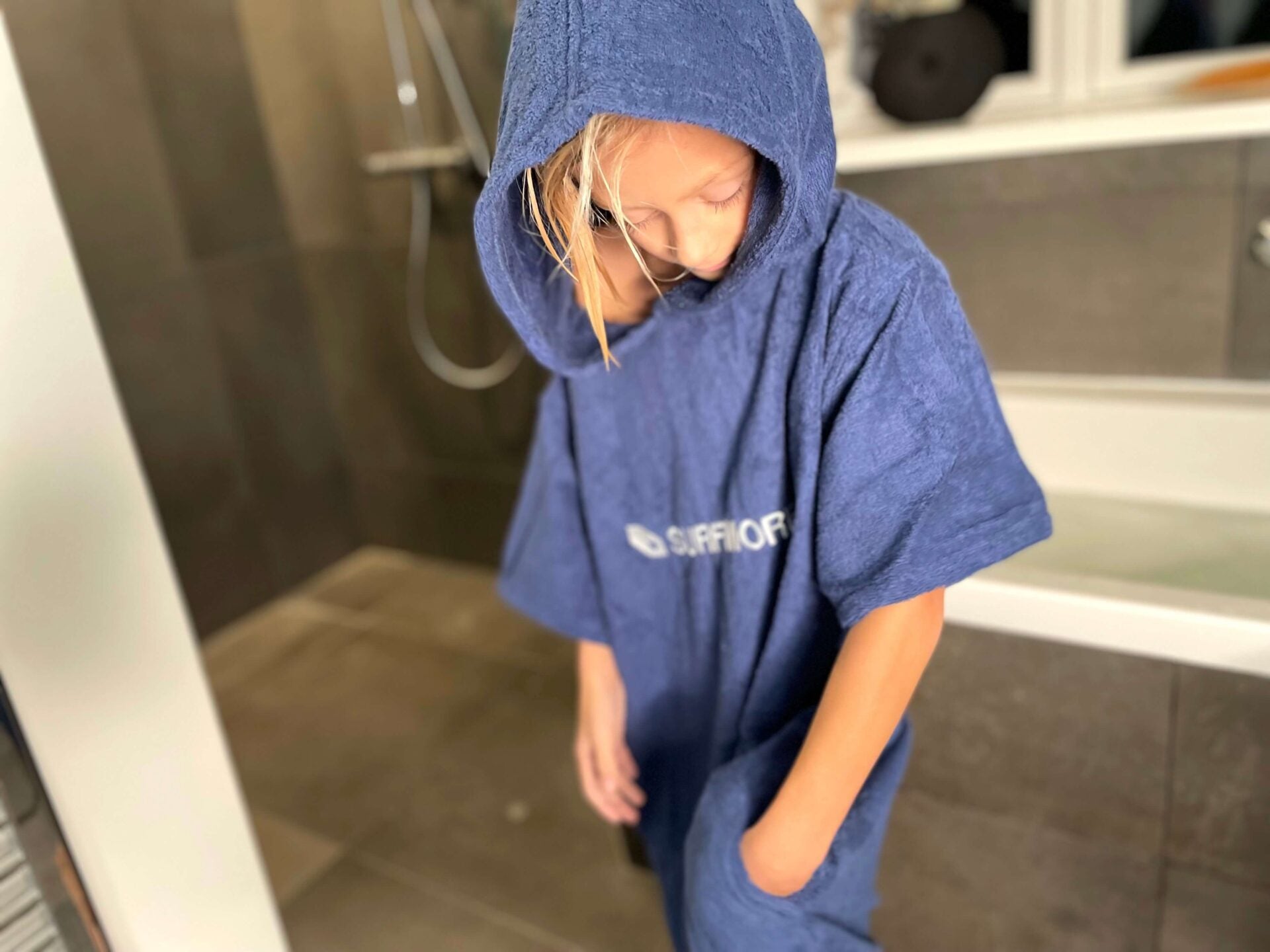 surfmore-badeponcho-boern-dreng